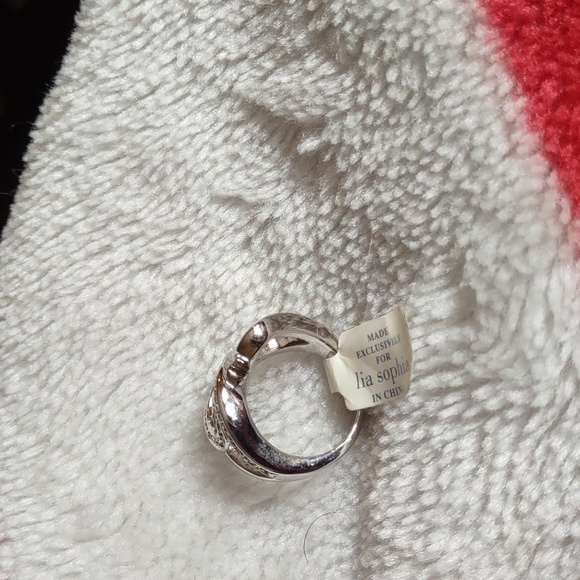 Ring - Picture 3 of 3